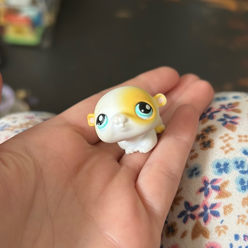 Littlest Pet Shop #137 Yellow Hamster